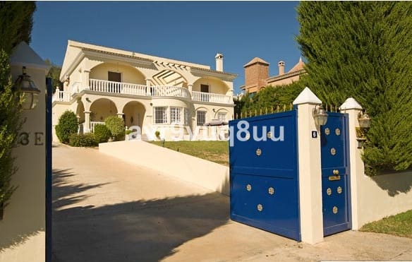 Chalet de 5 habitaciones en Mijas Golf, Mijas en venta con piscina garaje - 1.185.000 € (Ref: 3910149)