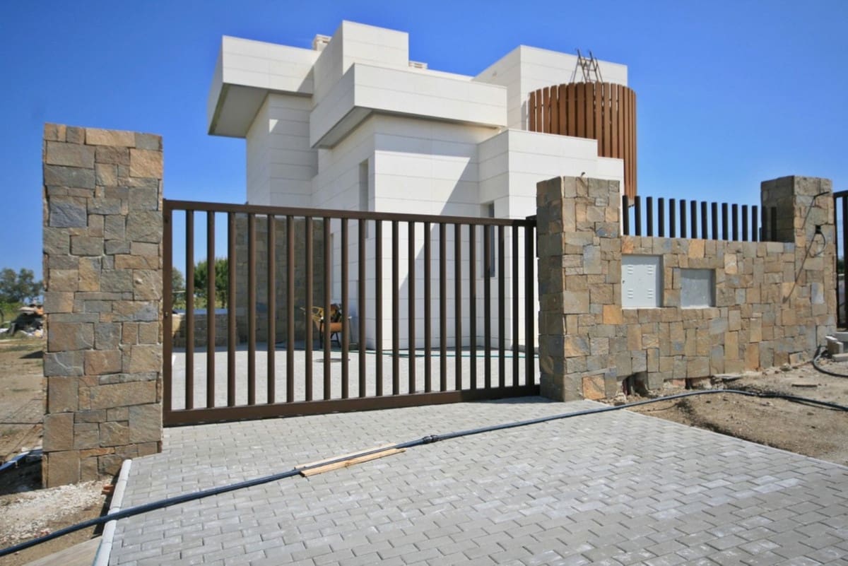 3 bedroom Villa for sale in Cerro del Aguila with pool garage - € 975,000 (Ref: 3945337)