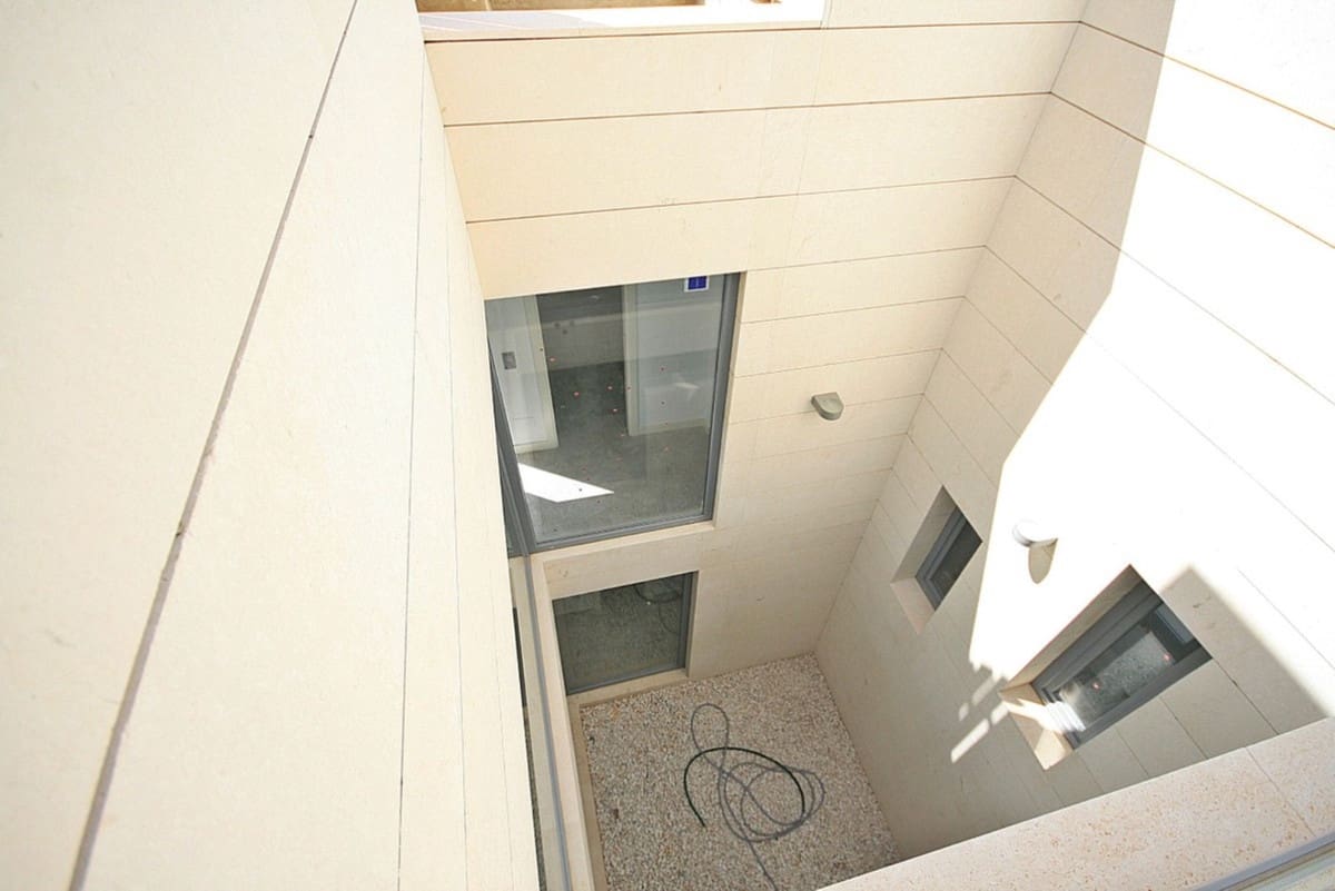 3 bedroom Villa for sale in Cerro del Aguila with pool garage - € 975,000 (Ref: 3945337)