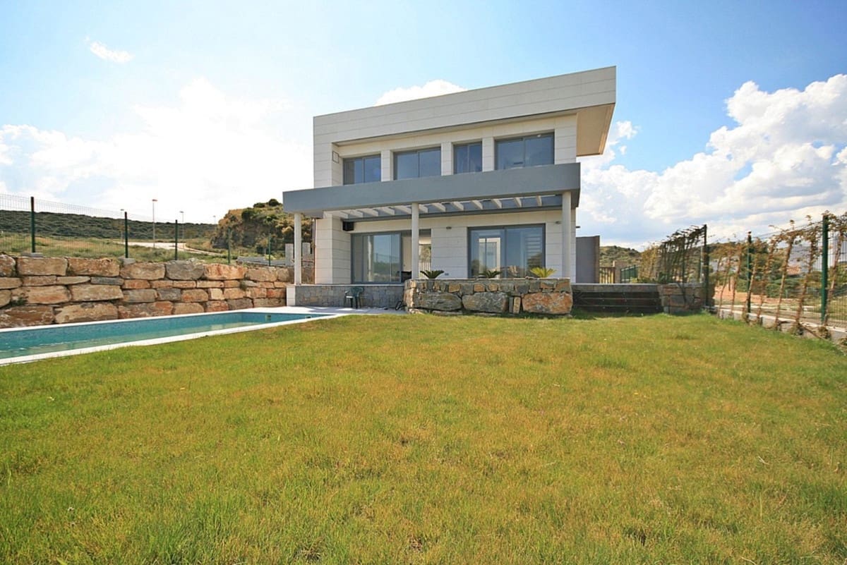 3 bedroom Villa for sale in Cerro del Aguila with pool garage - € 975,000 (Ref: 3945337)