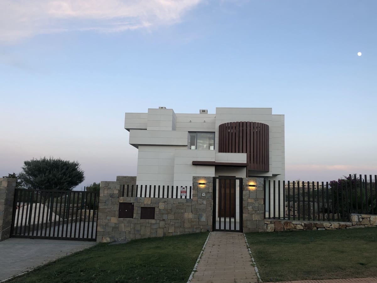 3 bedroom Villa for sale in Cerro del Aguila with pool garage - € 975,000 (Ref: 3945337)