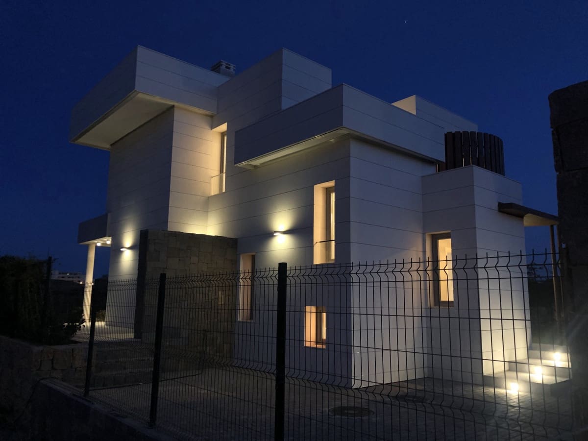 3 bedroom Villa for sale in Cerro del Aguila with pool garage - € 975,000 (Ref: 3945337)