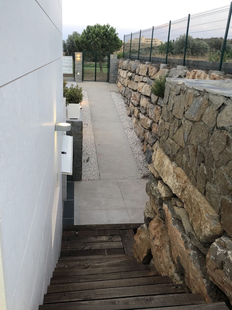 3 bedroom Villa for sale in Cerro del Aguila with pool garage - € 975,000 (Ref: 3945337)