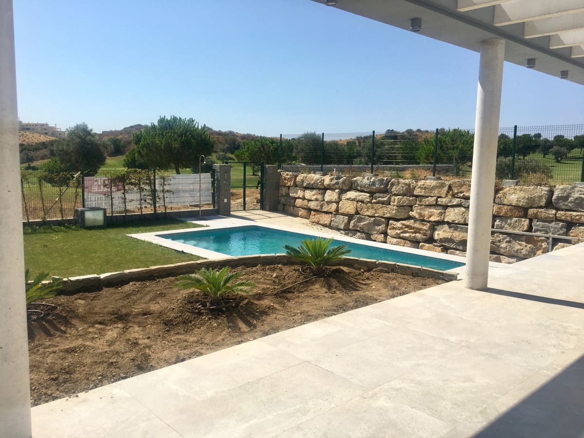 3 bedroom Villa for sale in Cerro del Aguila with pool garage - € 975,000 (Ref: 3945337)