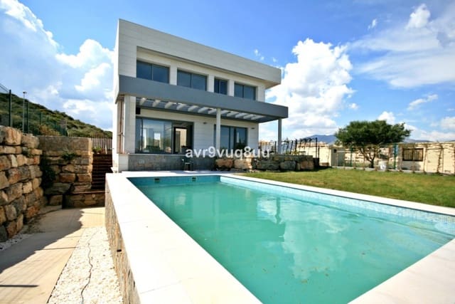 Chalet de 3 habitaciones en Cerros del Águila, Mijas en venta con piscina garaje - 975.000 € (Ref: 3945337)