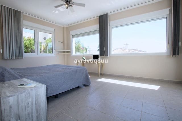 6 bedroom Villa for holiday rental in La Cala de Mijas, Mijas with pool garage - € 2,400 (Ref: 5703133)