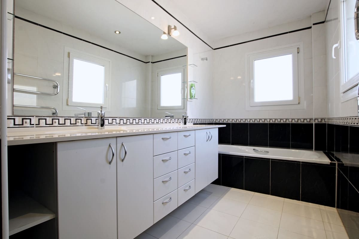 6 sovrum Villa för semesterbostäder i La Cala de Mijas med pool garage - 2 400 € (Ref: 5703133)