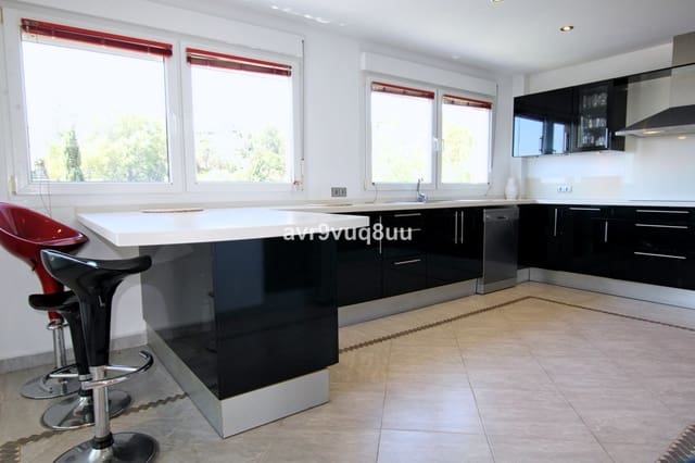 6 bedroom Villa for holiday rental in La Cala de Mijas, Mijas with pool garage - € 2,400 (Ref: 5703133)