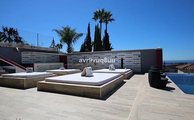 8 bedroom Villa for sale in Elviria, Marbella with pool - € 3,500,000 (Ref: 7154981)
