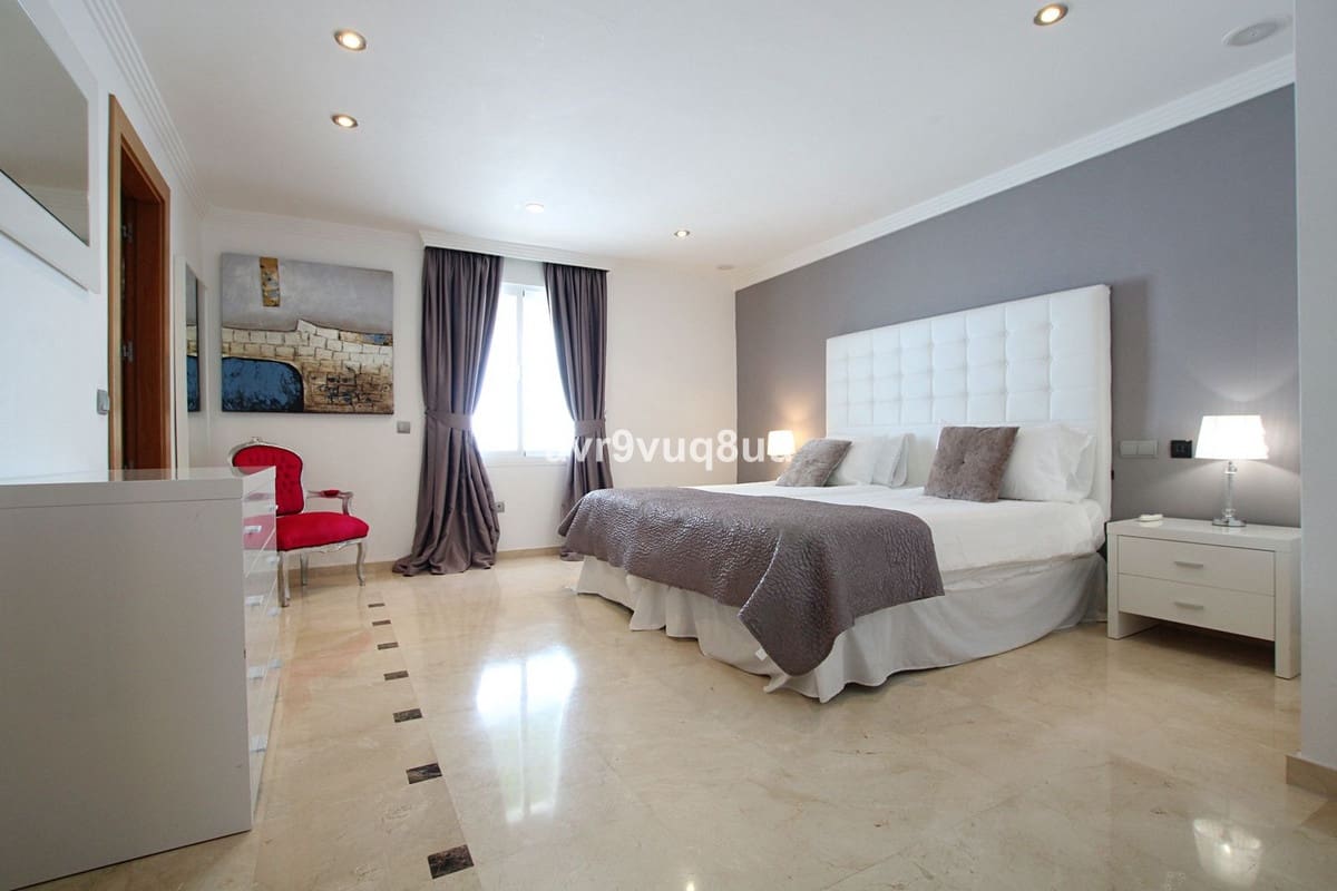 8 bedroom Villa for sale in Elviria with pool - € 3,500,000 (Ref: 7154981)