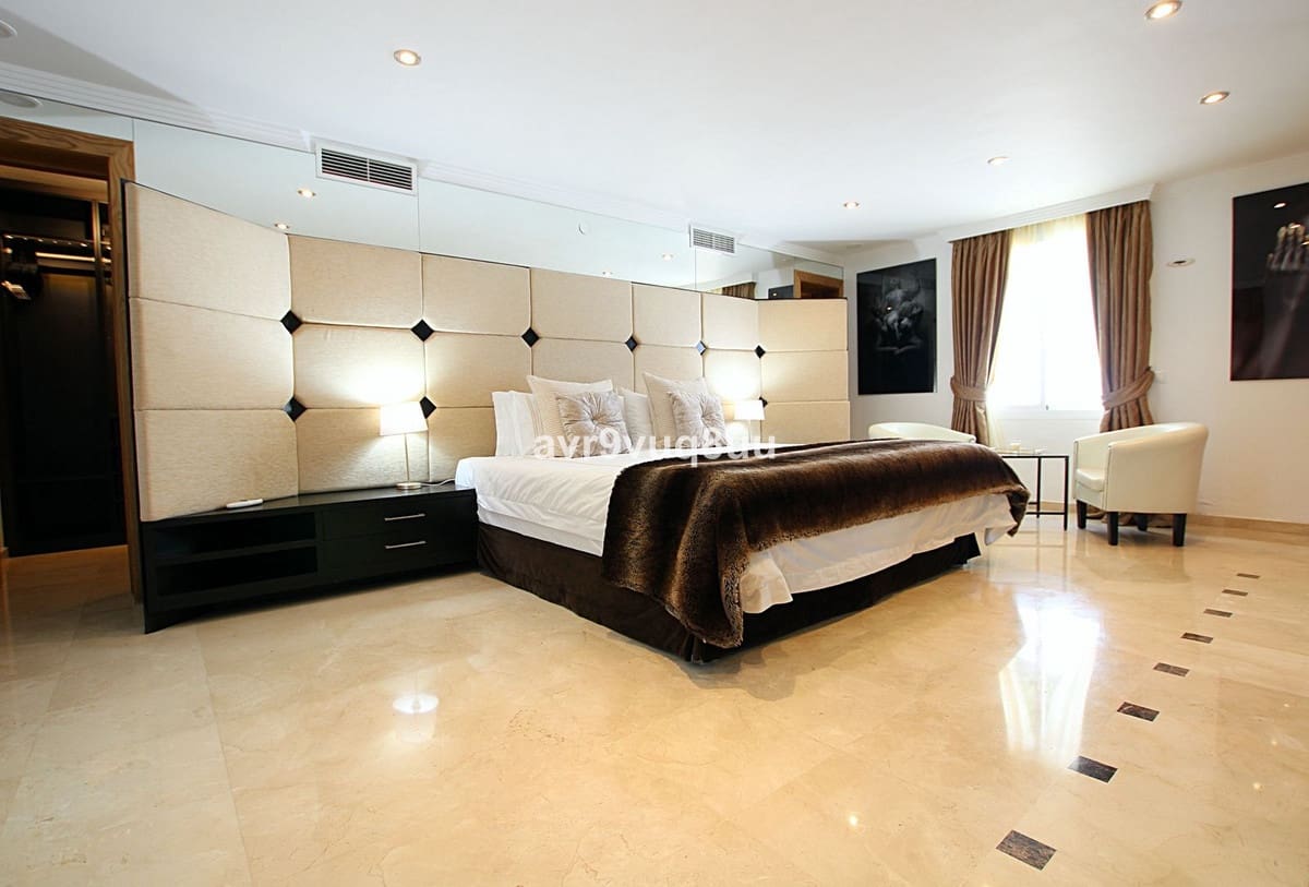 8 bedroom Villa for sale in Elviria with pool - € 3,500,000 (Ref: 7154981)