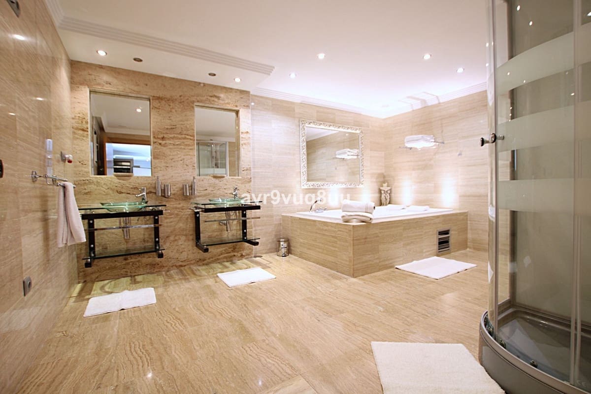 8 bedroom Villa for sale in Elviria with pool - € 3,500,000 (Ref: 7154981)