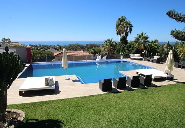 8 bedroom Villa for sale in Elviria, Marbella with pool - € 3,500,000 (Ref: 7154981)