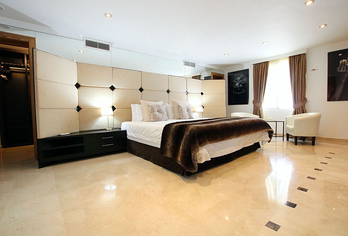 8 bedroom Villa for sale in Elviria with pool - € 3,500,000 (Ref: 7154981)