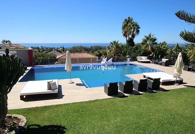 Chalet de 8 habitaciones en Elviria, Marbella en venta con piscina - 3.500.000 € (Ref: 7154981)