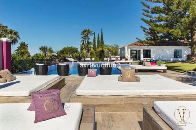 Chalet de 8 habitaciones en Elviria, Marbella en venta con piscina - 3.500.000 € (Ref: 7154981)