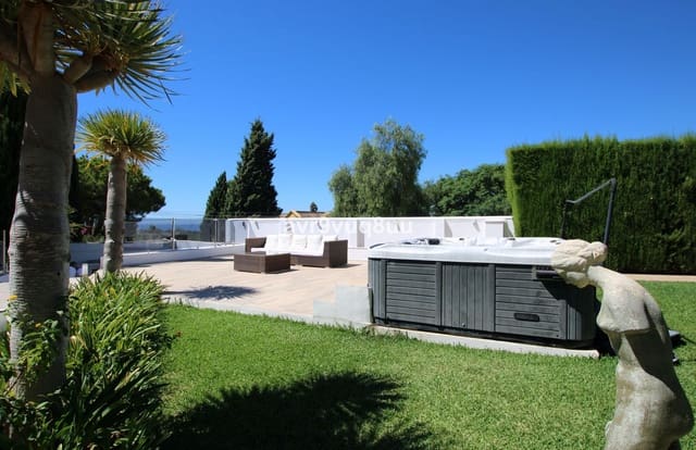 Chalet de 8 habitaciones en Elviria, Marbella en venta con piscina - 3.500.000 € (Ref: 7154981)