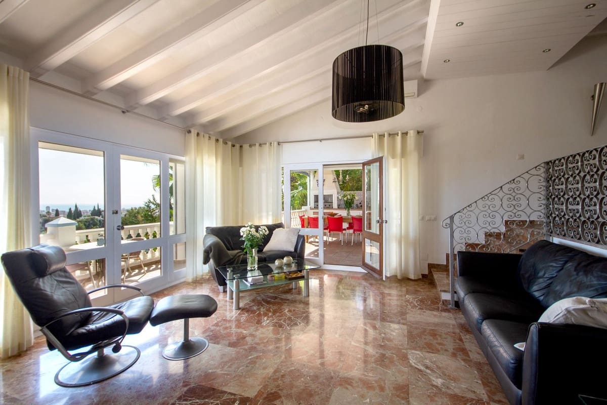 7 Zimmer Villa zu verkaufen in Mijas Costa mit Pool Garage - 1.395.000 € (Ref: 7394844)