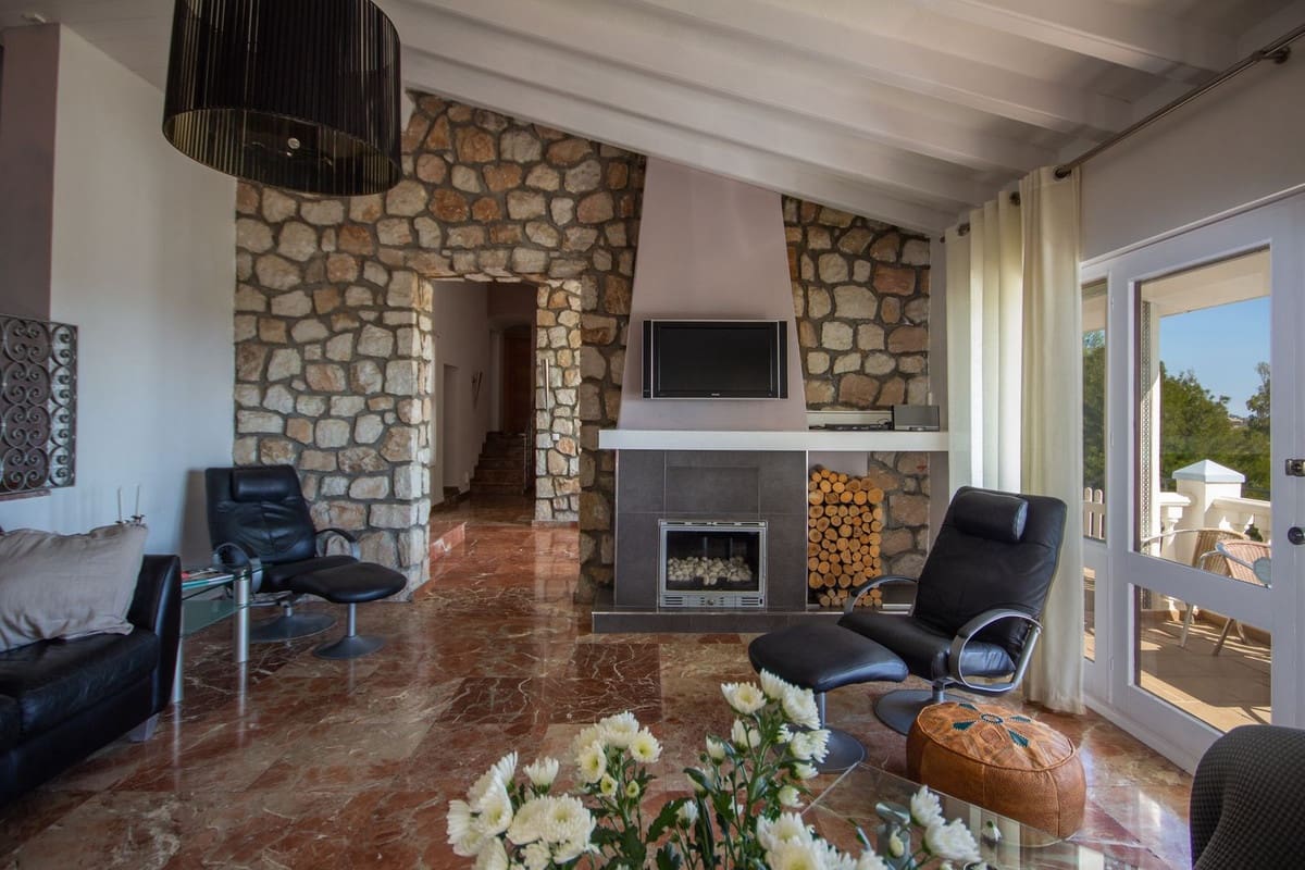 7 Zimmer Villa zu verkaufen in Mijas Costa mit Pool Garage - 1.395.000 € (Ref: 7394844)