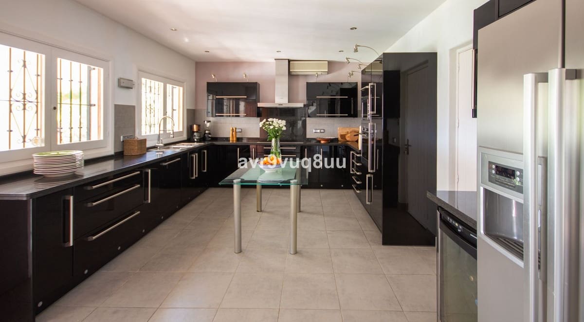 7 soveværelse Villa til salg i Mijas Costa med swimmingpool garage - € 1.395.000 (Ref: 7394844)