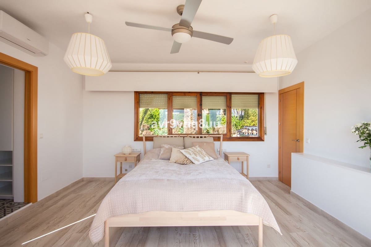 7 soveværelse Villa til salg i Mijas Costa med swimmingpool garage - € 1.395.000 (Ref: 7394844)