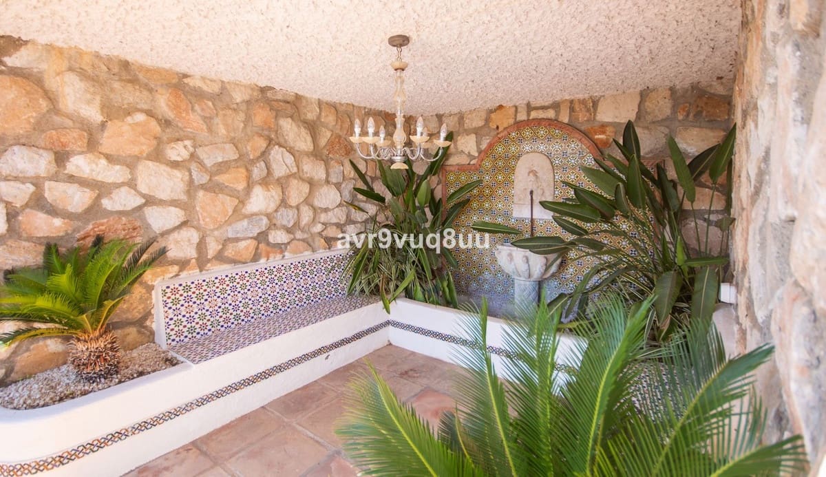 7 soveværelse Villa til salg i Mijas Costa med swimmingpool garage - € 1.395.000 (Ref: 7394844)