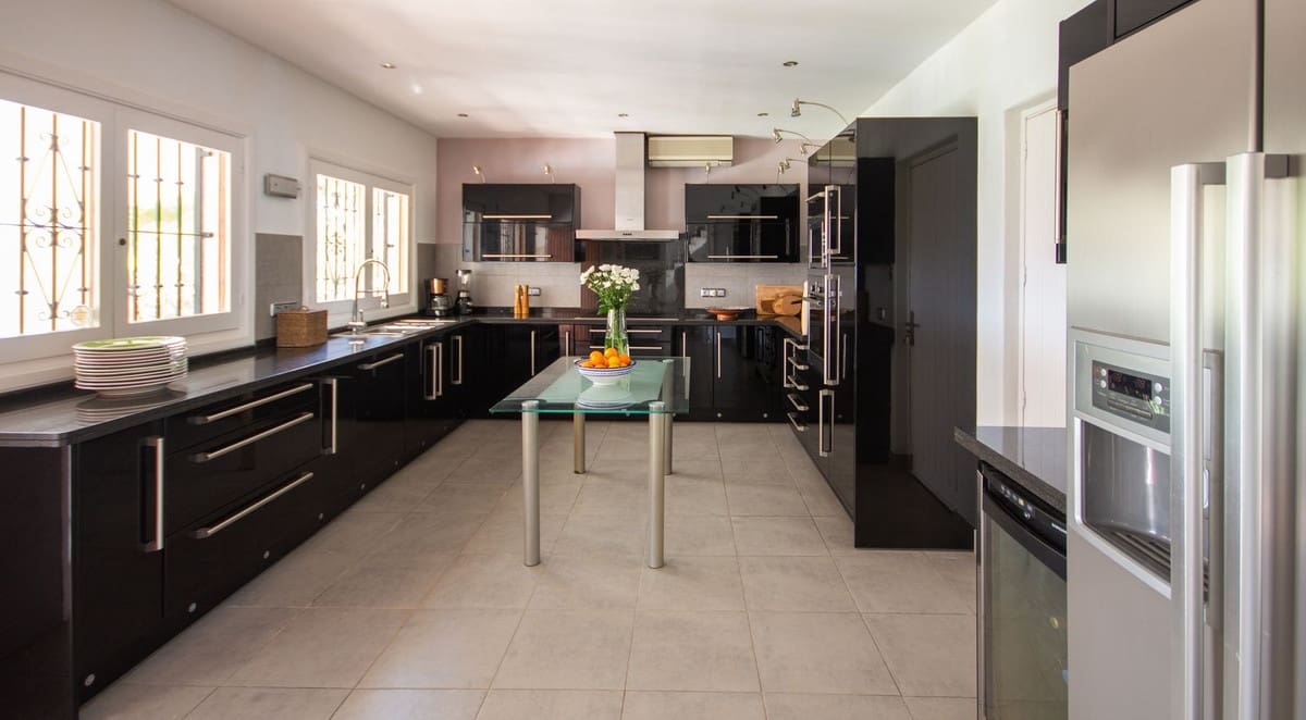 7 sypialnia Willa na sprzedaż w Mijas Costa z basenem garażem - 1 395 000 € (Ref: 7394844)