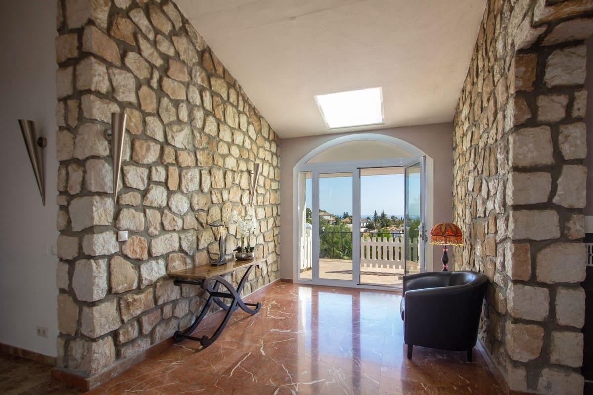 7 sypialnia Willa na sprzedaż w Mijas Costa z basenem garażem - 1 395 000 € (Ref: 7394844)