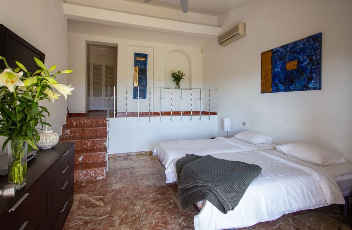 Chalet de 7 habitaciones en Mijas Costa en venta con piscina garaje - 1.395.000 € (Ref: 7394844)