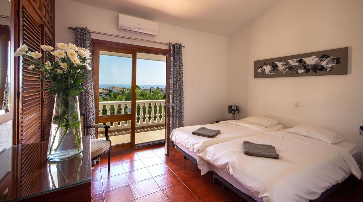 Chalet de 7 habitaciones en Mijas Costa en venta con piscina garaje - 1.395.000 € (Ref: 7394844)