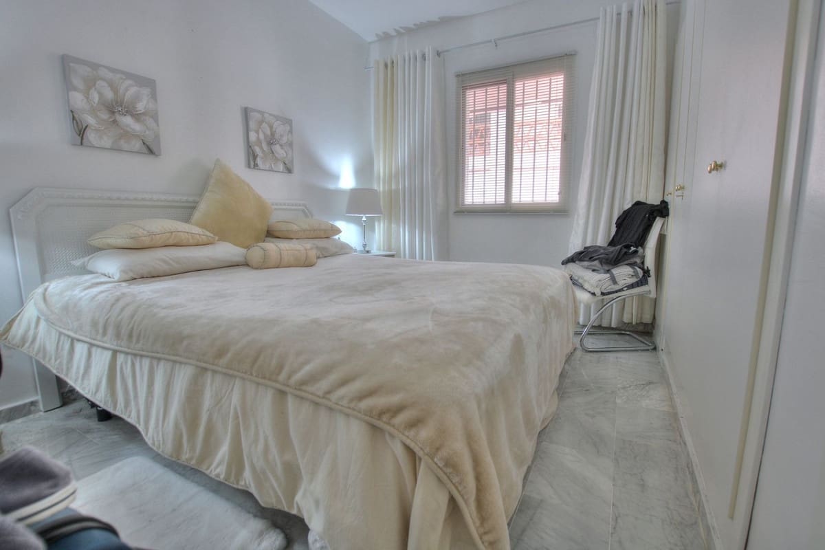 2 sypialnia Apartament na sprzedaż w Mijas Golf z basenem garażem - 299 950 € (Ref: 7683883)