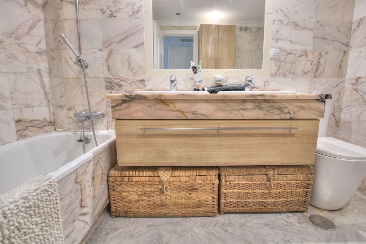 2 sypialnia Apartament na sprzedaż w Mijas Golf z basenem garażem - 299 950 € (Ref: 7683883)