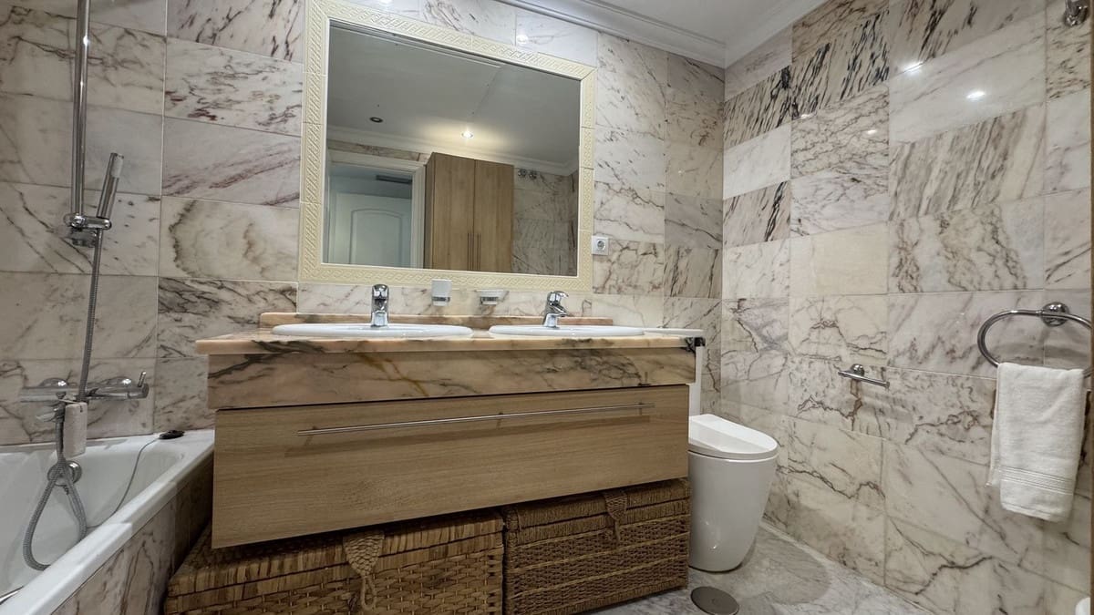 2 sypialnia Apartament na sprzedaż w Mijas Golf z basenem garażem - 299 950 € (Ref: 7683883)