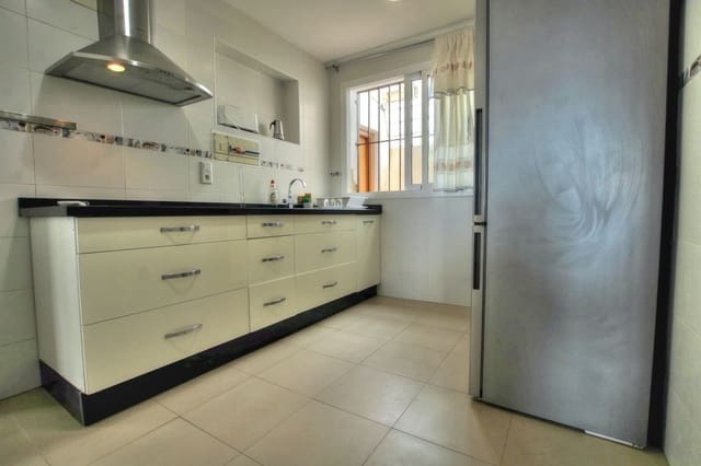 6 soveværelse Semi-Rækkehus til salg i Fuengirola - € 999.999 (Ref: 7829846)