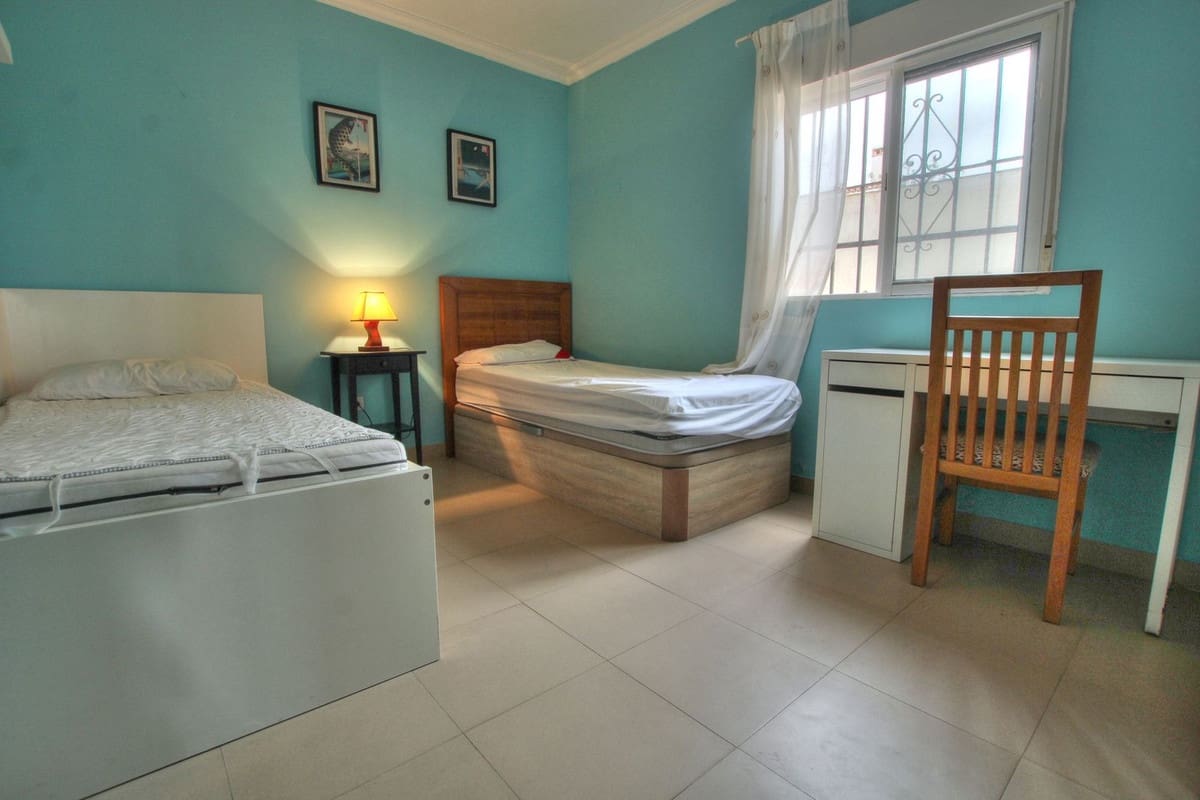 6 quarto Moradia Geminada para venda em Fuengirola - 999 999 € (Ref: 7829846)