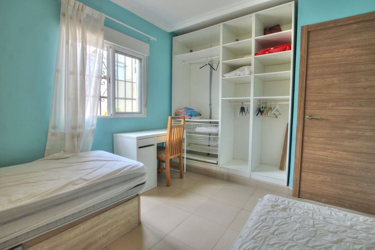 6 slaapkamer Halfvrijstaande villa te koop in Fuengirola - € 999.999 (Ref: 7829846)