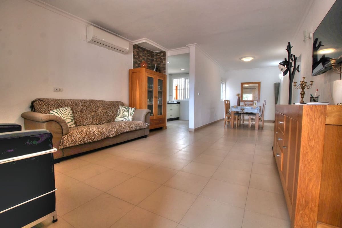 6 soveværelse Semi-Rækkehus til salg i Fuengirola - € 999.999 (Ref: 7829846)