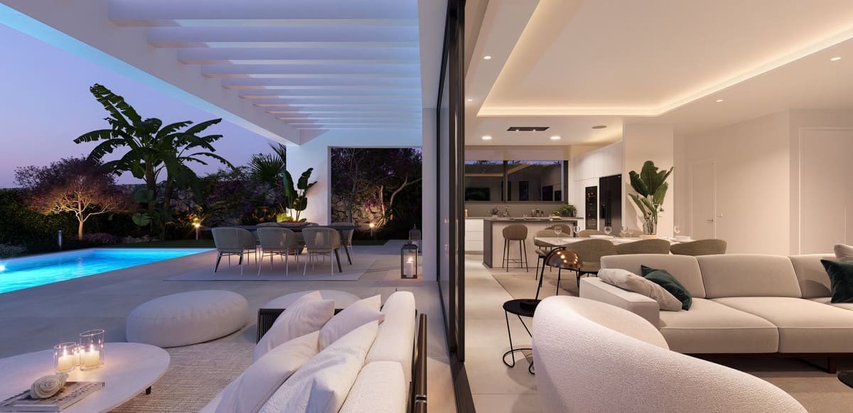 4 bedroom Villa for sale in Calahonda with pool garage - € 1,180,000 (Ref: 8048410)