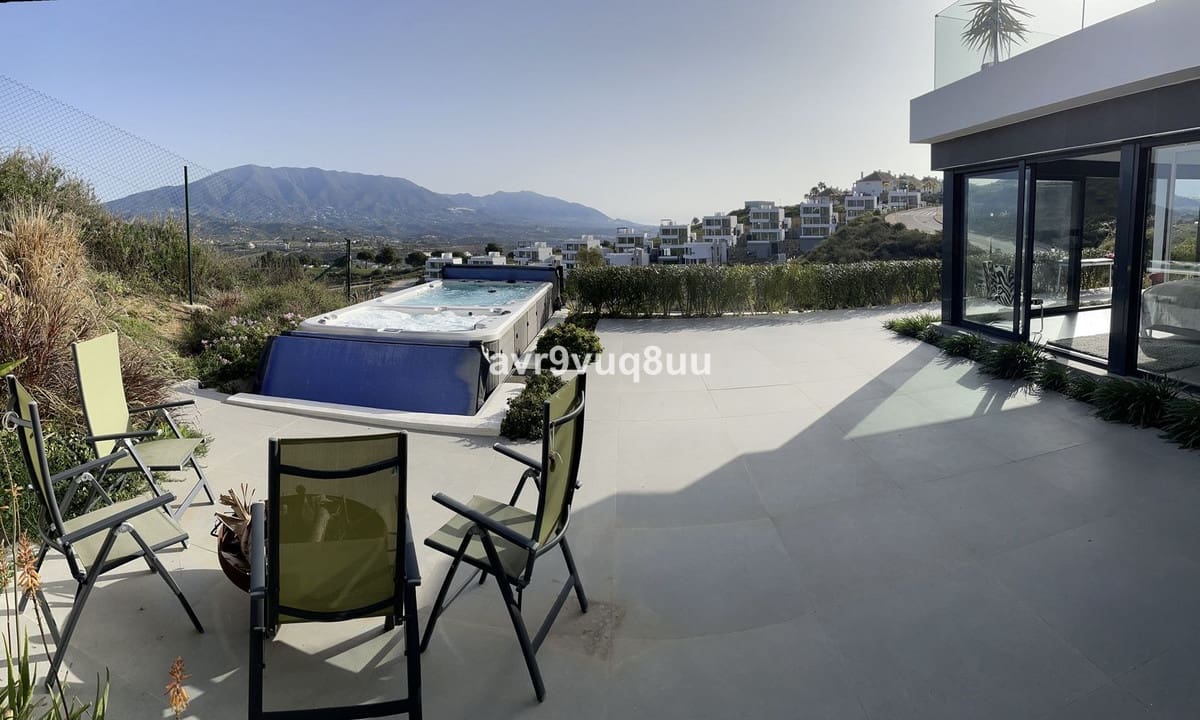 4 slaapkamer Villa te koop in La Cala Golf met zwembad garage - € 1.300.000 (Ref: 8160976)