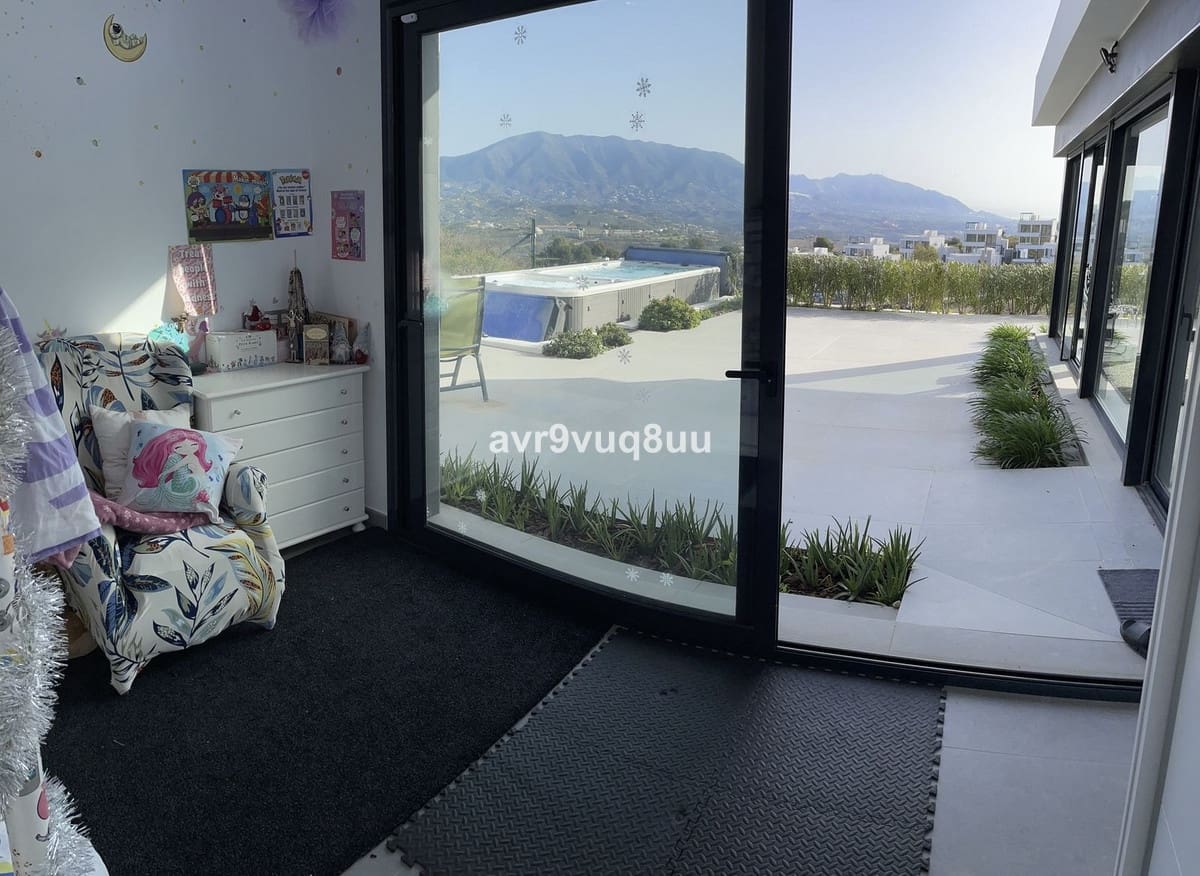 4 slaapkamer Villa te koop in La Cala Golf met zwembad garage - € 1.300.000 (Ref: 8160976)