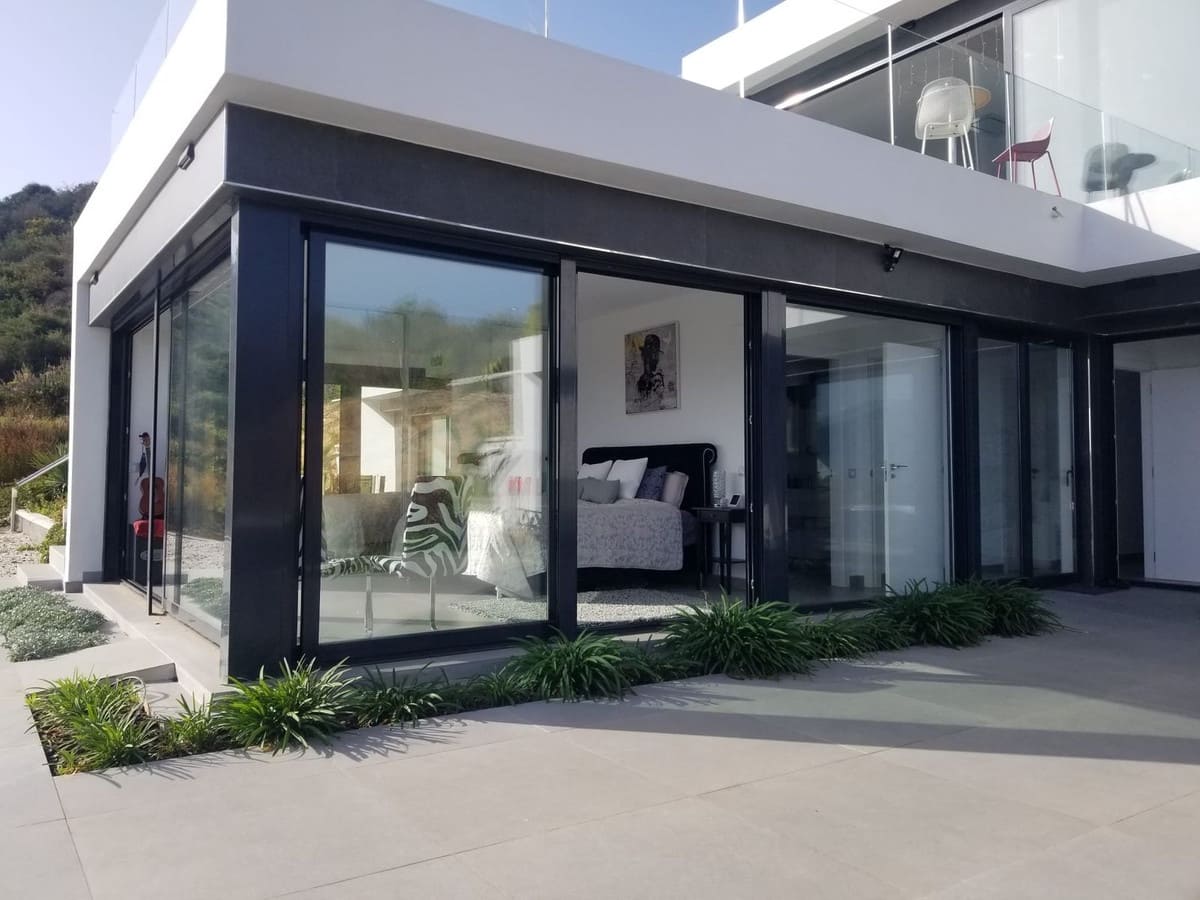 4 makuuhuone Huvila myytävänä paikassa La Cala Golf mukana uima-altaan 
autotalli - 1 300 000 € (Ref: 8160976)