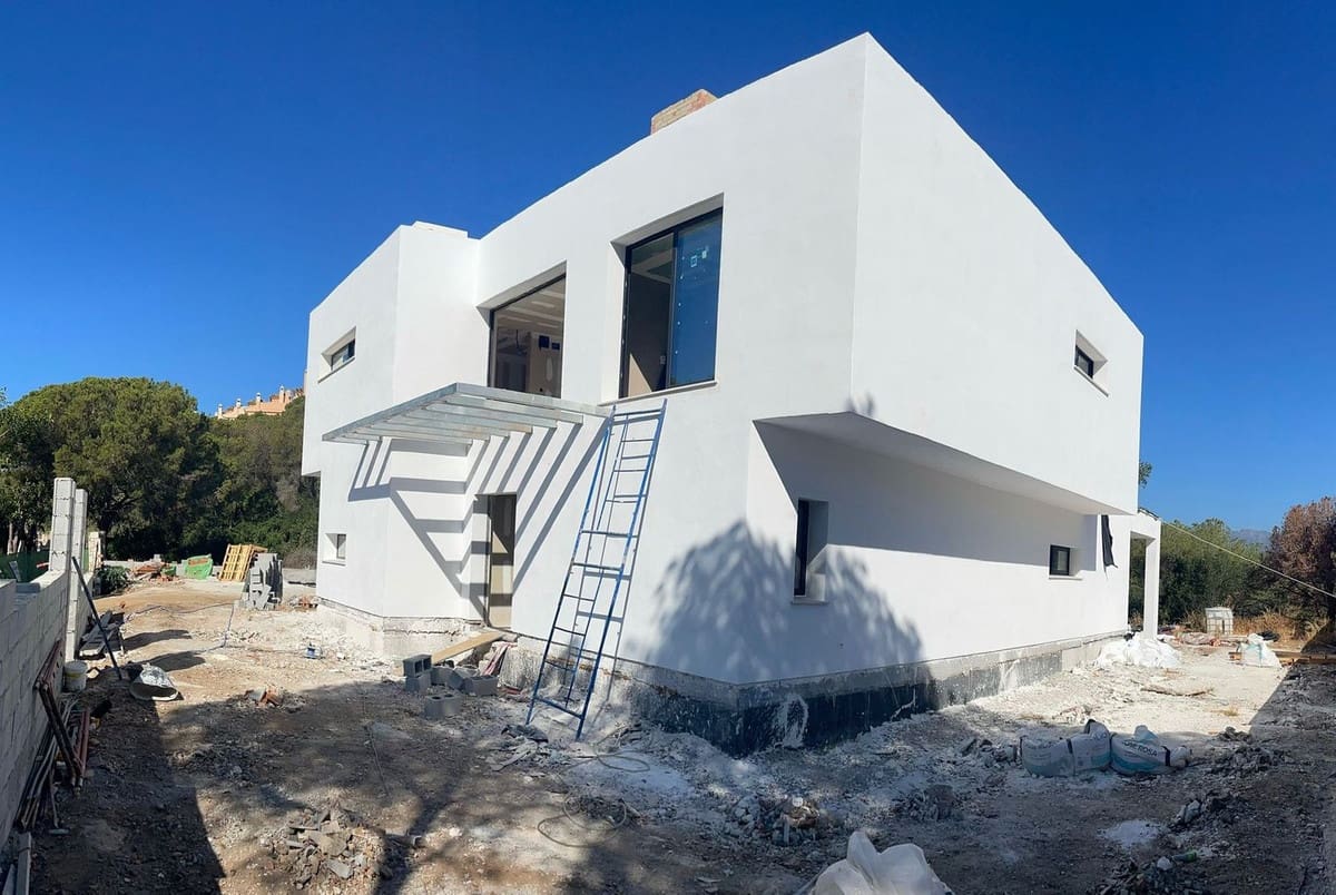 3 sypialnia Willa na sprzedaż w Elviria z basenem garażem - 2 200 000 € (Ref: 8228566)