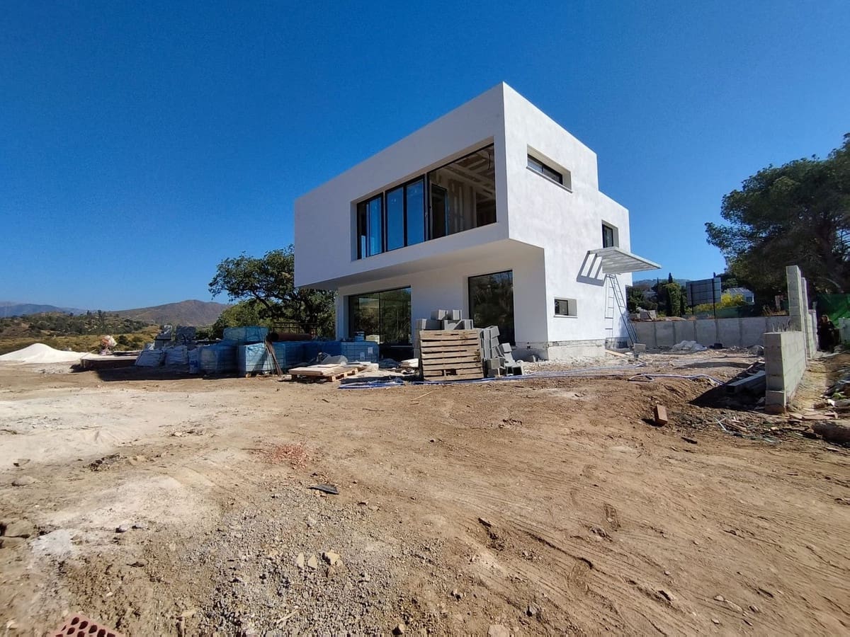 3 sypialnia Willa na sprzedaż w Elviria z basenem garażem - 2 200 000 € (Ref: 8228566)