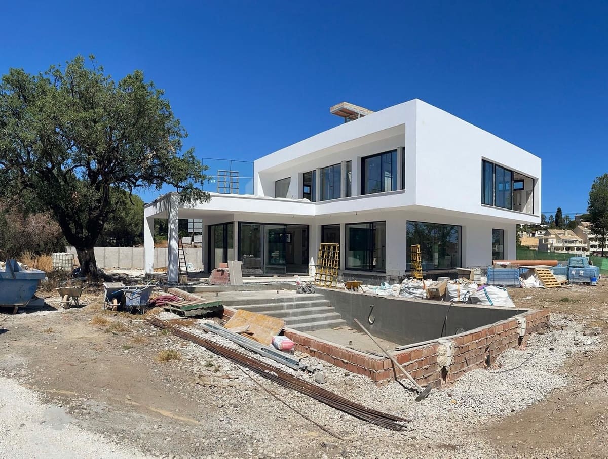 3 bedroom Villa for sale in Elviria with pool garage - € 2,200,000 (Ref: 8228566)