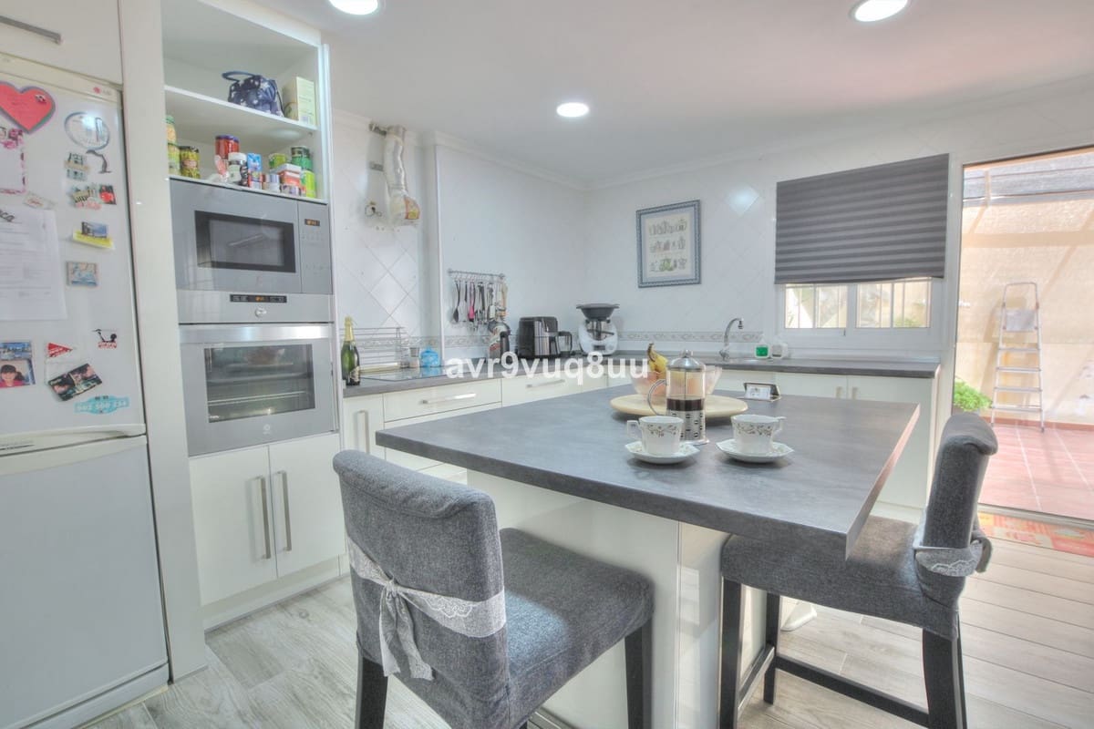 2 bedroom Commercial for sale in Las Lagunas de Mijas with garage - € 499,950 (Ref: 8370200)