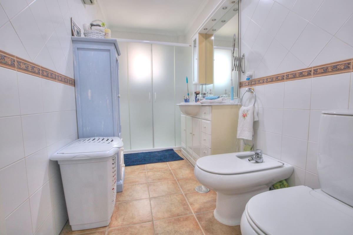2 soverom Kommersiell til salgs i Las Lagunas de Mijas med garasje - € 499 950 (Ref: 8370200)