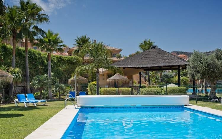 3 soveværelse Semi-Rækkehus til salg i Riviera del Sol med swimmingpool - € 539.000 (Ref: 8637212)