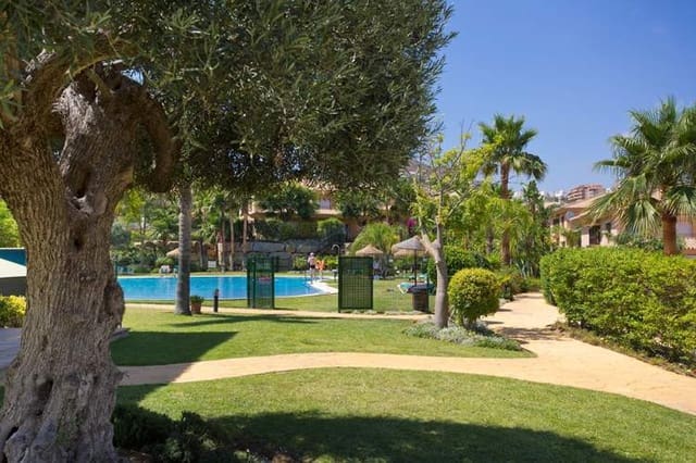 3 soveværelse Semi-Rækkehus til salg i Riviera del Sol, Mijas med swimmingpool - € 539.000 (Ref: 8637212)