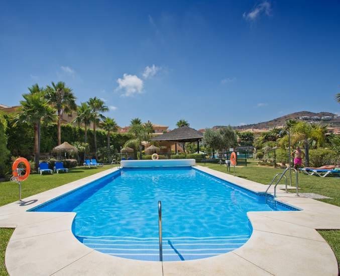 3 bedroom Semi-detached Villa for sale in Riviera del Sol with pool - € 539,000 (Ref: 8637212)