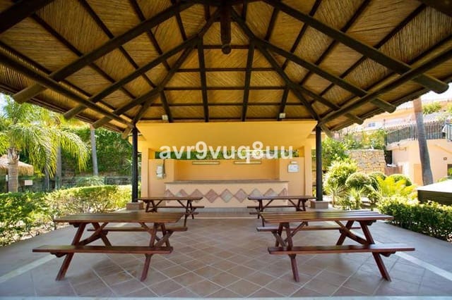 3 soveværelse Semi-Rækkehus til salg i Riviera del Sol, Mijas med swimmingpool - € 539.000 (Ref: 8637212)